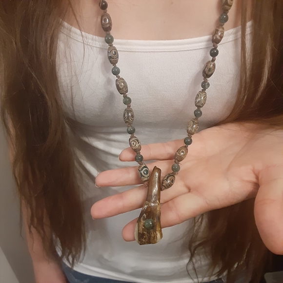 Dzi Agate/ Moss Agate/ Buffalo Tooth/ Jade- Knotted Taxidermy Necklace - Picture 8 of 9